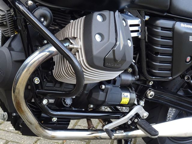 moto-guzzi - v-7-stone