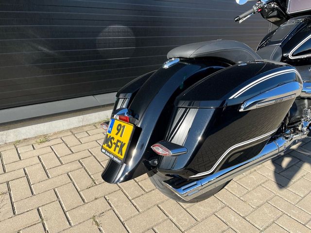 bmw - r-18-b