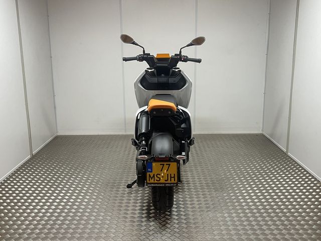 bmw - ce-04