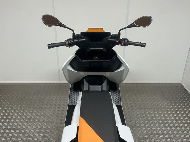 bmw - ce-04