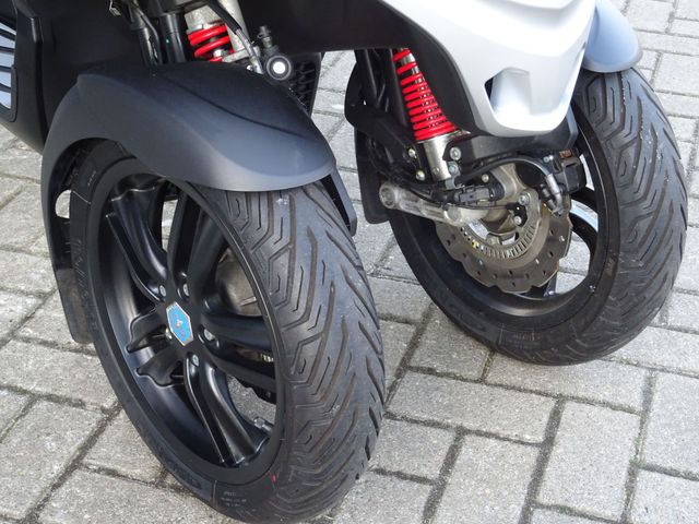 piaggio - mp3-300-hpe-sport