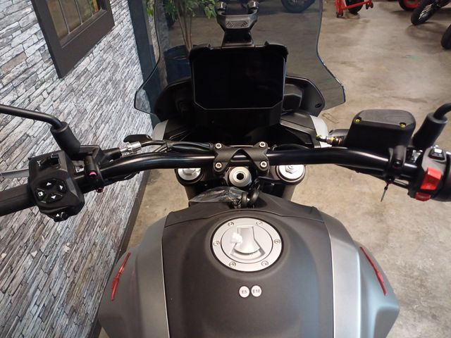 moto-guzzi - v-85-strada