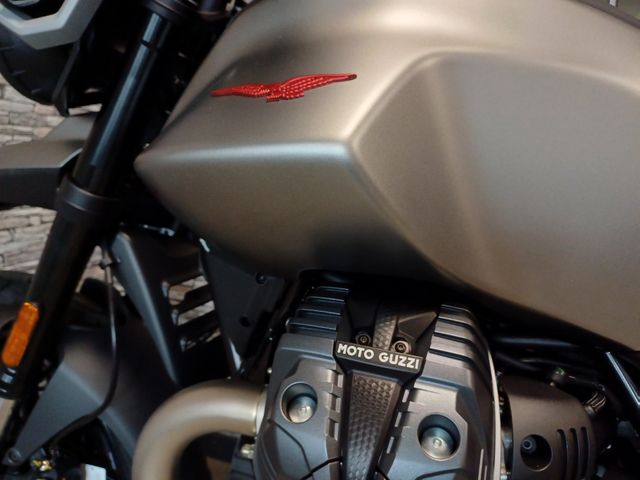 moto-guzzi - v-85-strada