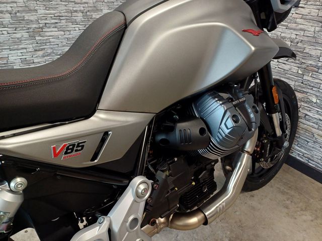 moto-guzzi - v-85-strada