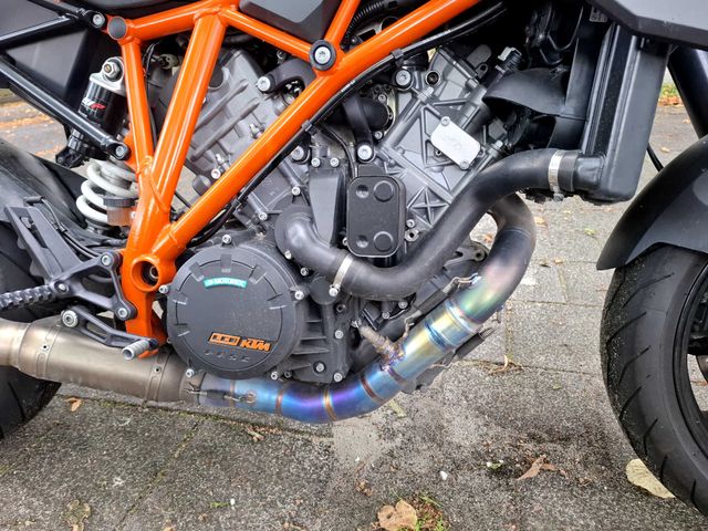 ktm - 1290-super-duke-r
