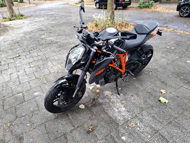 ktm - 1290-super-duke-r