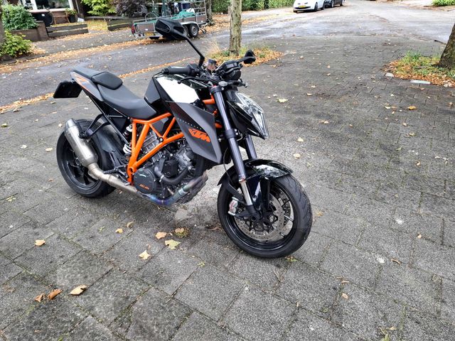 ktm - 1290-super-duke-r