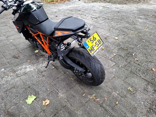 ktm - 1290-super-duke-r