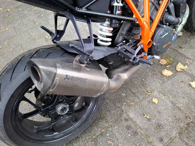 ktm - 1290-super-duke-r