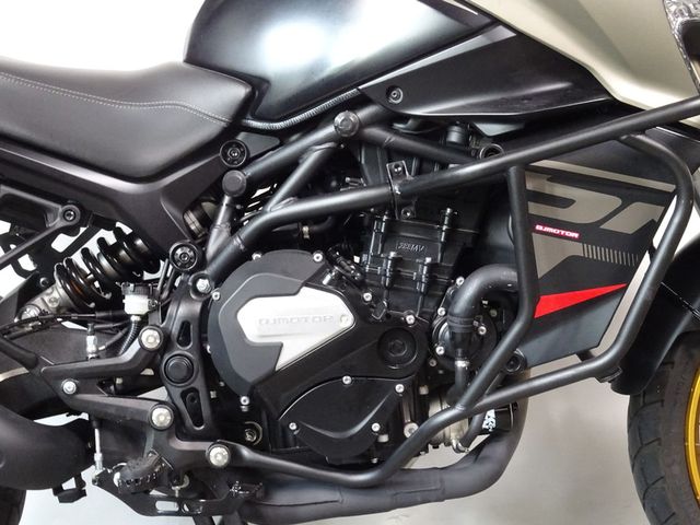 QJMOTOR - srt-800-sx-touring