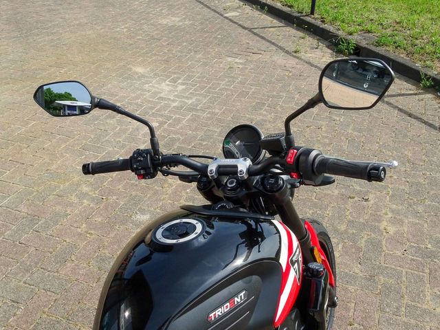 triumph - trident-660
