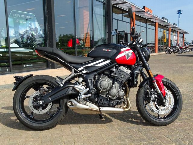 triumph - trident-660