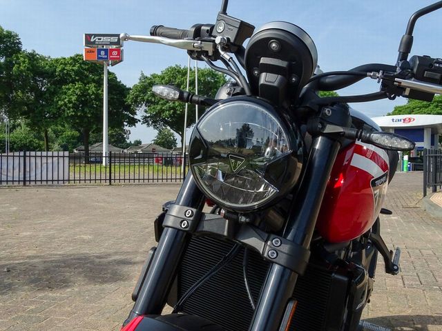 triumph - trident-660