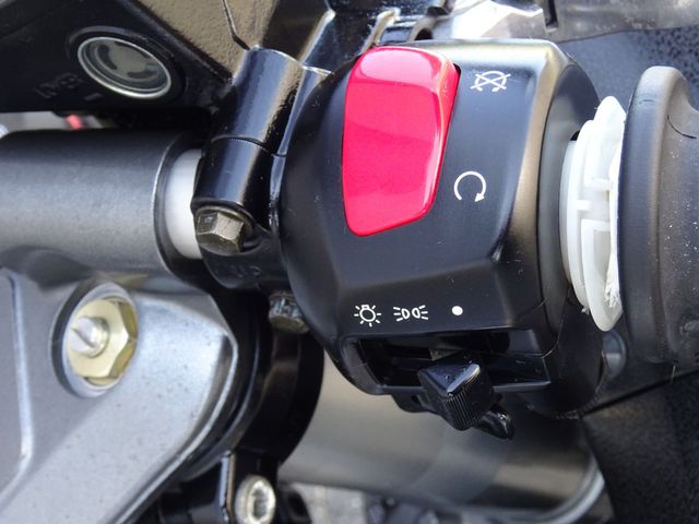 suzuki - gsx-r-1300-hayabusa