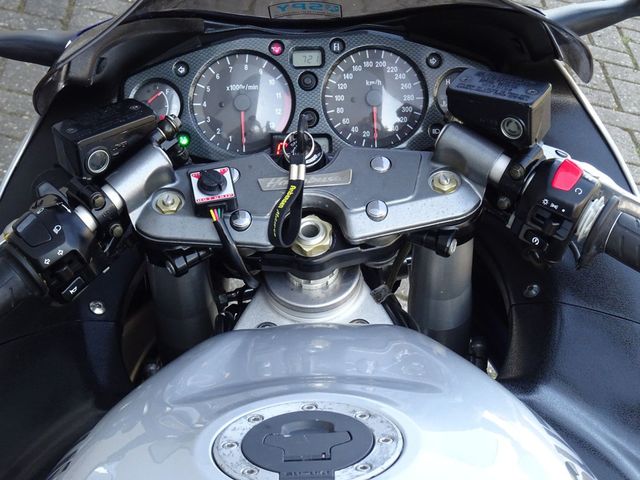suzuki - gsx-r-1300-hayabusa