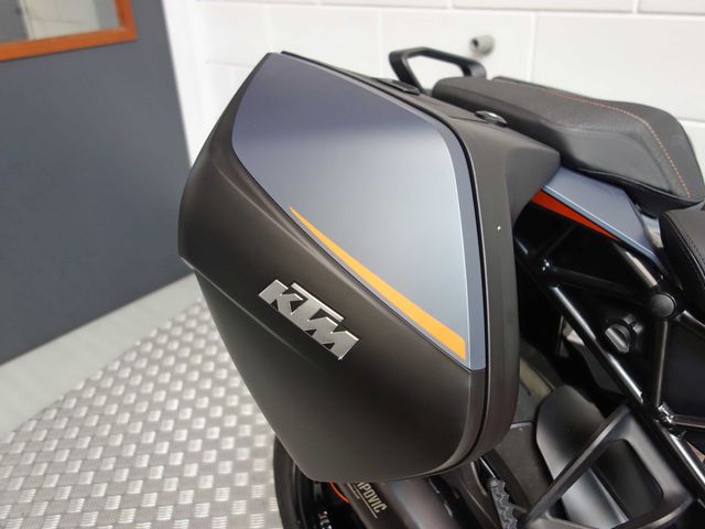 ktm - 1290-super-duke-gt
