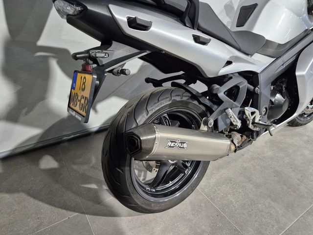 triumph - sprint-st-1050-abs
