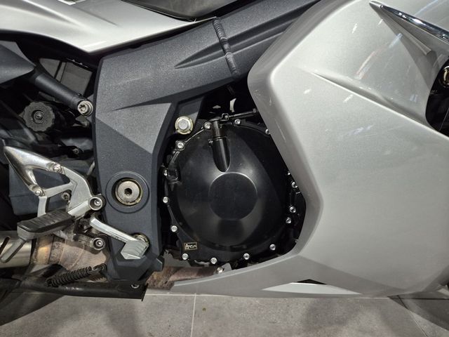 triumph - sprint-st-1050-abs