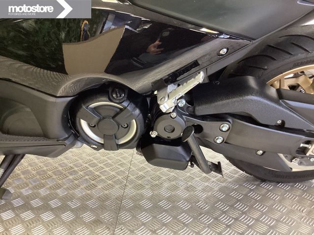 yamaha - tmax-tech-max-560