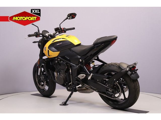 triumph - trident-660