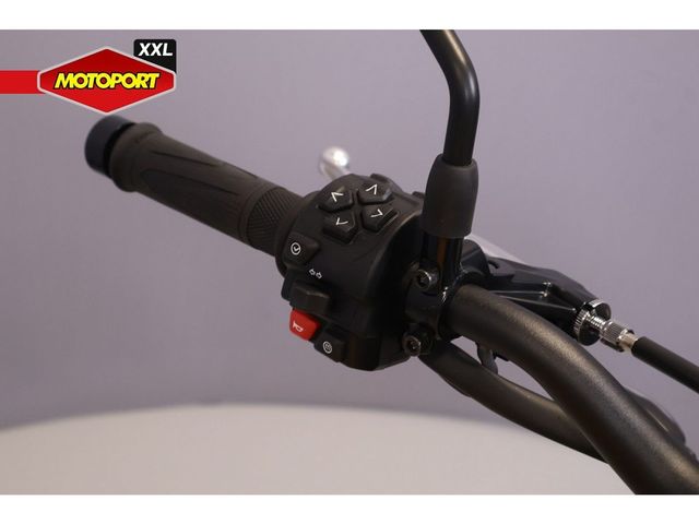 triumph - trident-660