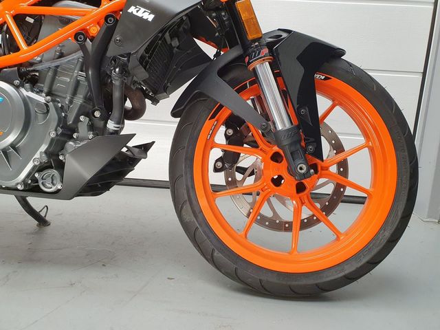 ktm - 390-duke-abs