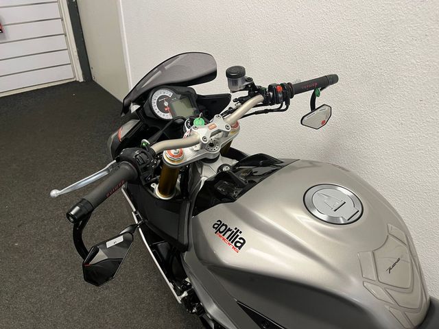 aprilia - tuono-v4