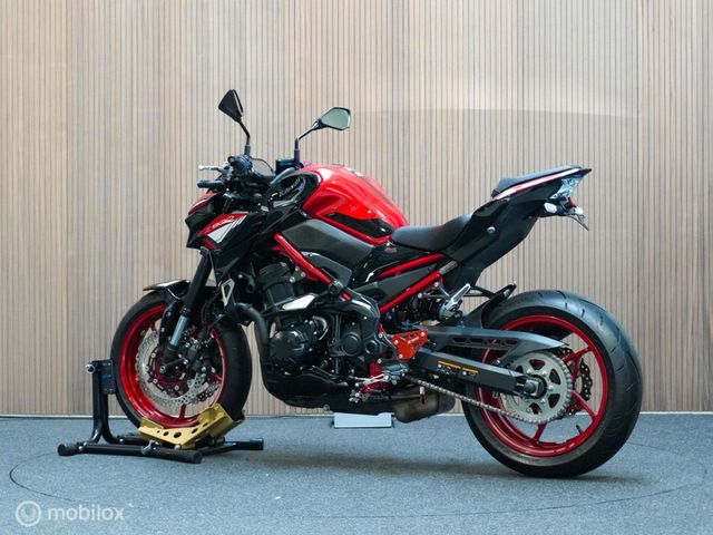 kawasaki - z900