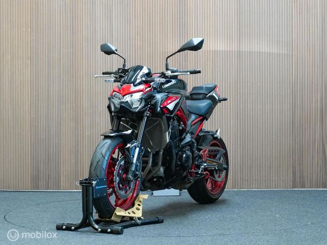 kawasaki - z900