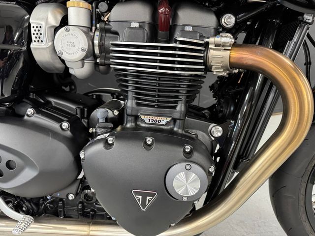triumph - thruxton-rs-final-edition