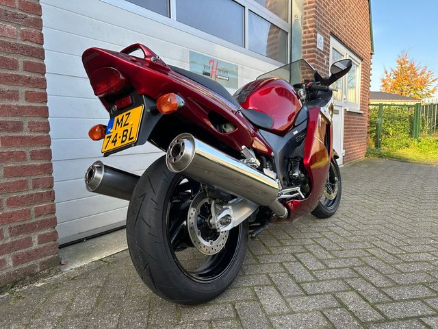 honda - cbr-1100--xx-super-blackbird