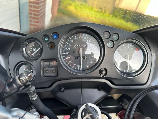 honda - cbr-1100--xx-super-blackbird