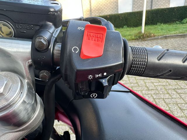 honda - cbr-1100--xx-super-blackbird