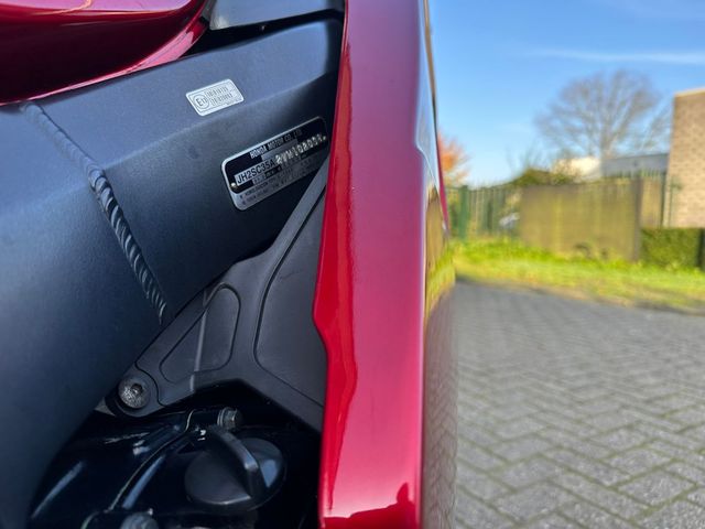 honda - cbr-1100--xx-super-blackbird