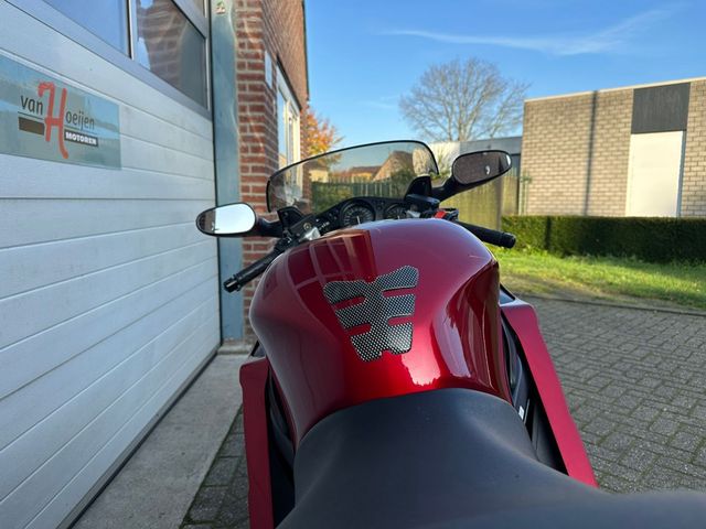 honda - cbr-1100--xx-super-blackbird