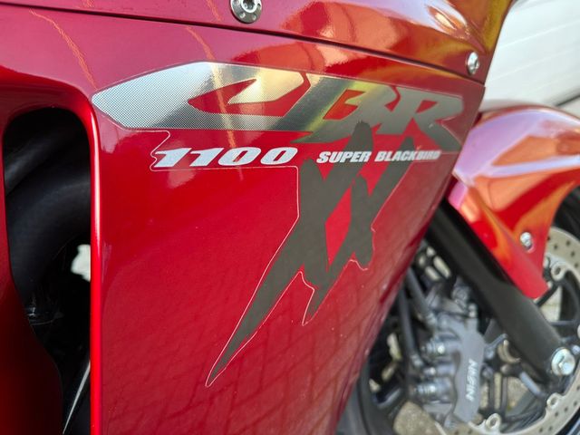 honda - cbr-1100--xx-super-blackbird