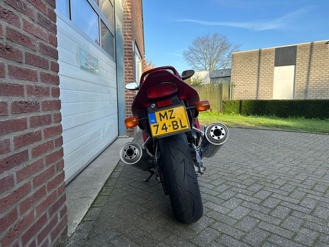 honda - cbr-1100--xx-super-blackbird