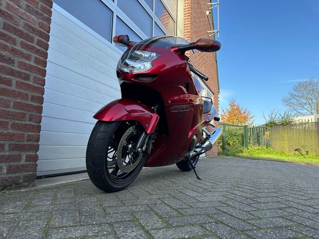 honda - cbr-1100--xx-super-blackbird