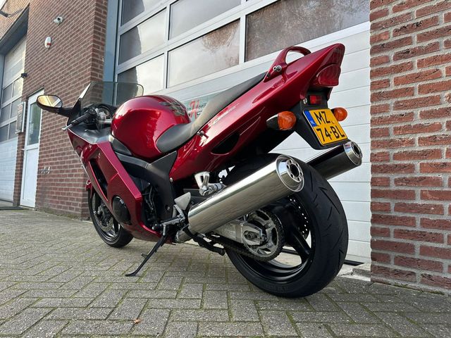 honda - cbr-1100--xx-super-blackbird