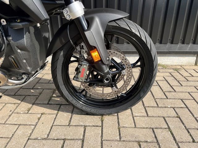 bmw - r-1300-gs