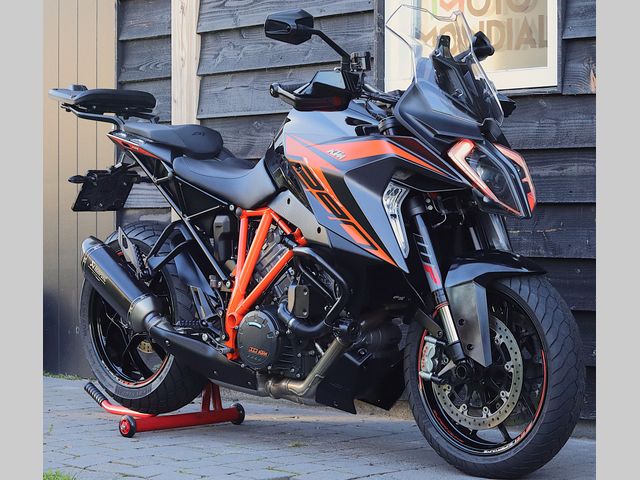 ktm - 1290-super-duke-gt