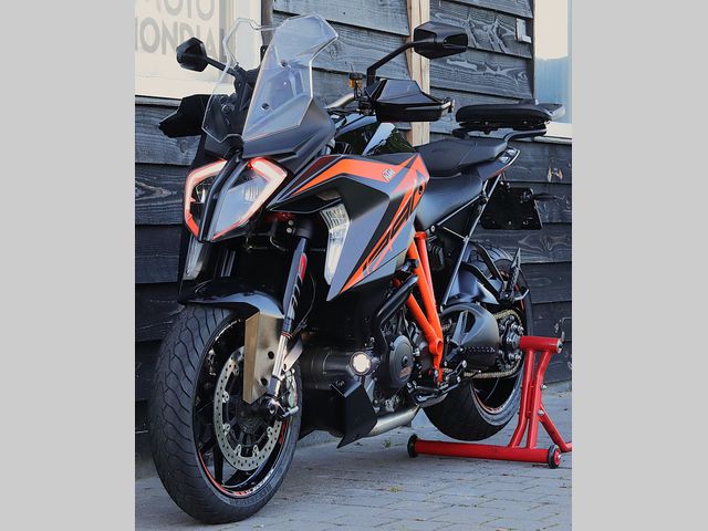 ktm - 1290-super-duke-gt