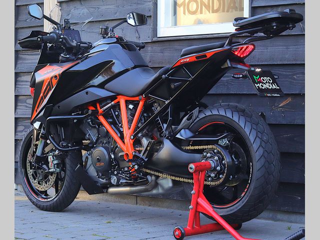 ktm - 1290-super-duke-gt