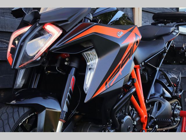 ktm - 1290-super-duke-gt