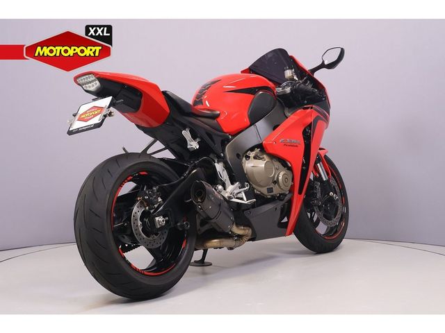 honda - cbr-1000-rr-fireblade