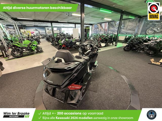 honda - gl-1800-goldwing-touring-deluxe