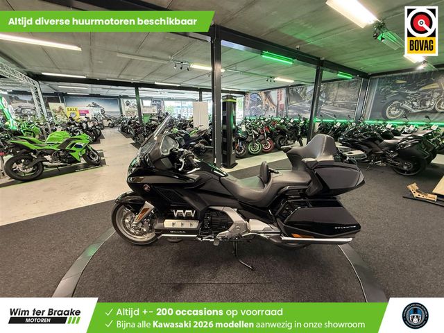 honda - gl-1800-goldwing-touring-deluxe