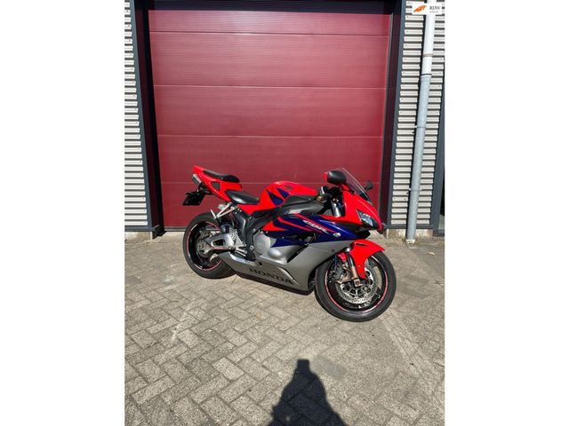 honda - cbr-1000-rr-fireblade
