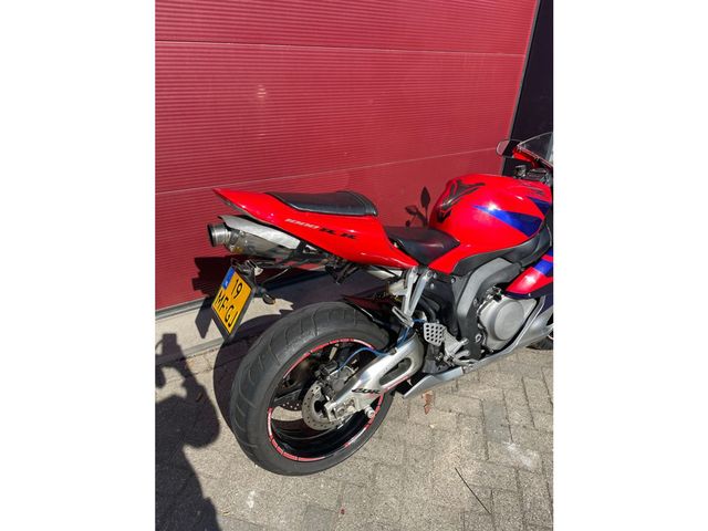 honda - cbr-1000-rr-fireblade