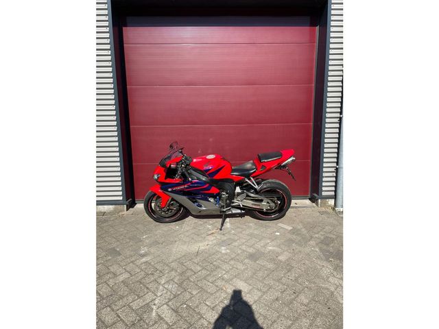honda - cbr-1000-rr-fireblade